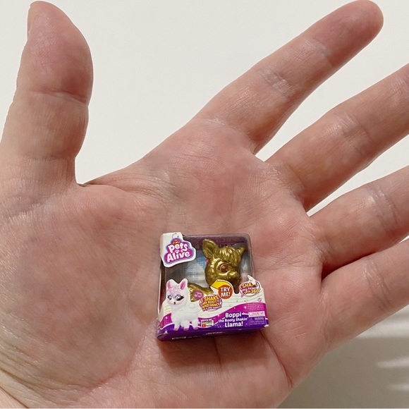 Zuru, Pets Alive, Super Rare, Gold Boppi Lama Mini Pet, Series 2, #12 - Picture 3 of 10